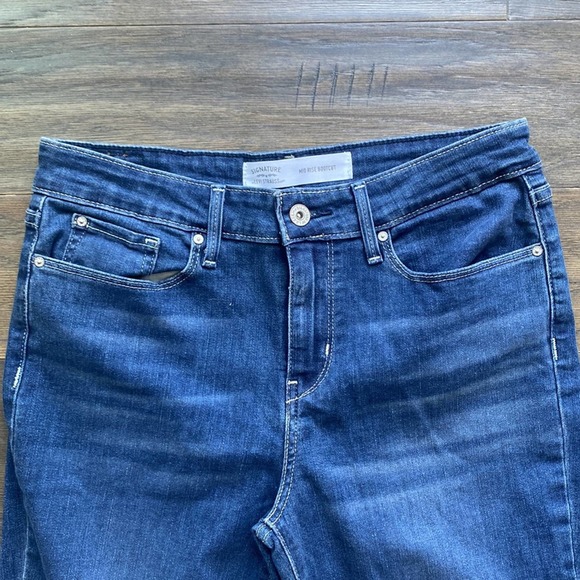 Levis Signature Mid Rise Bootcut Denim Jean Size 29 / 8 - Picture 2 of 6